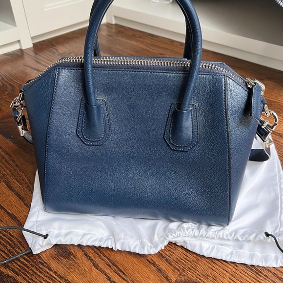 Givenchy Small Antigona Leather Satchel - Picture 2 of 2